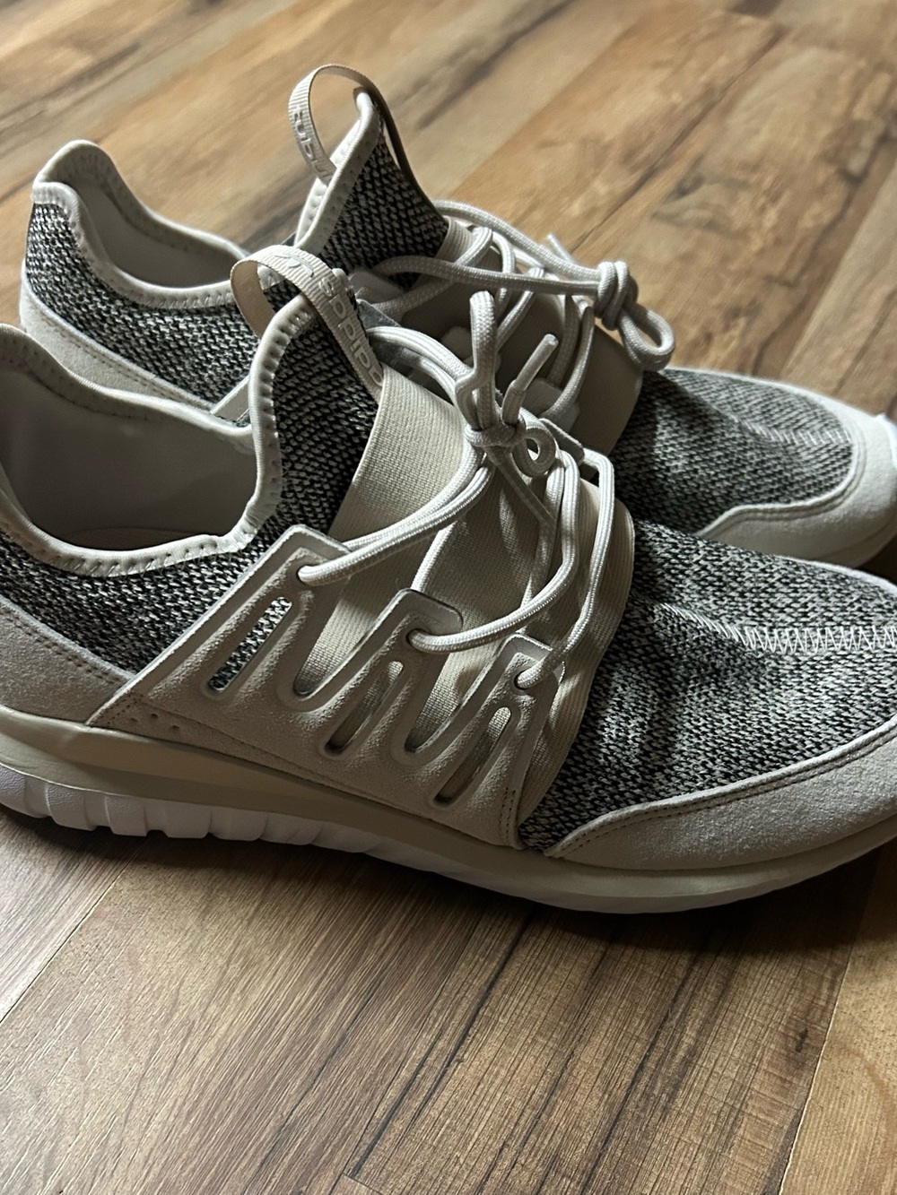 ADIDAS TUBULAR RADIAL CREAM/WHITE Shoes Size 10